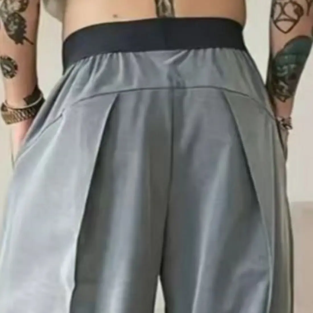 Men's Solid Color Pleated Loose Wide-Leg Dress Pants