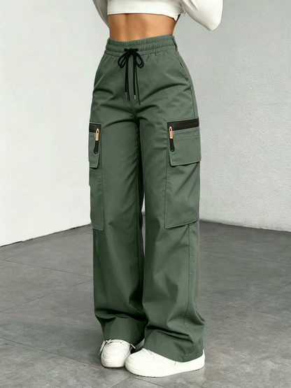 Women’s lightweight loose cargo pants with multiple pockets