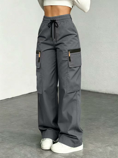 Women’s lightweight loose cargo pants with multiple pockets