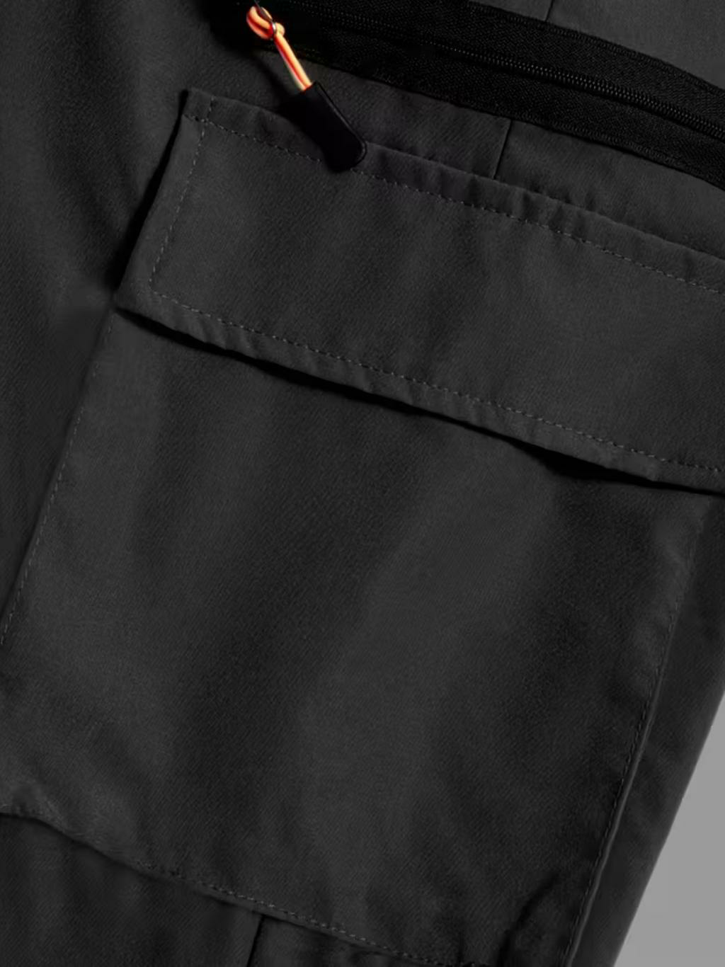 Women’s lightweight loose cargo pants with multiple pockets